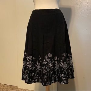 Cotton/linen skirt with floral embroidery